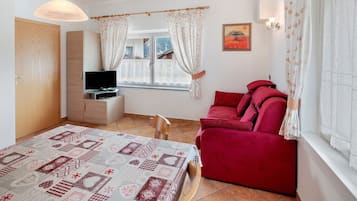 Fernseher, DVD-Player, Tischtennisplatte, Stereoanlage
