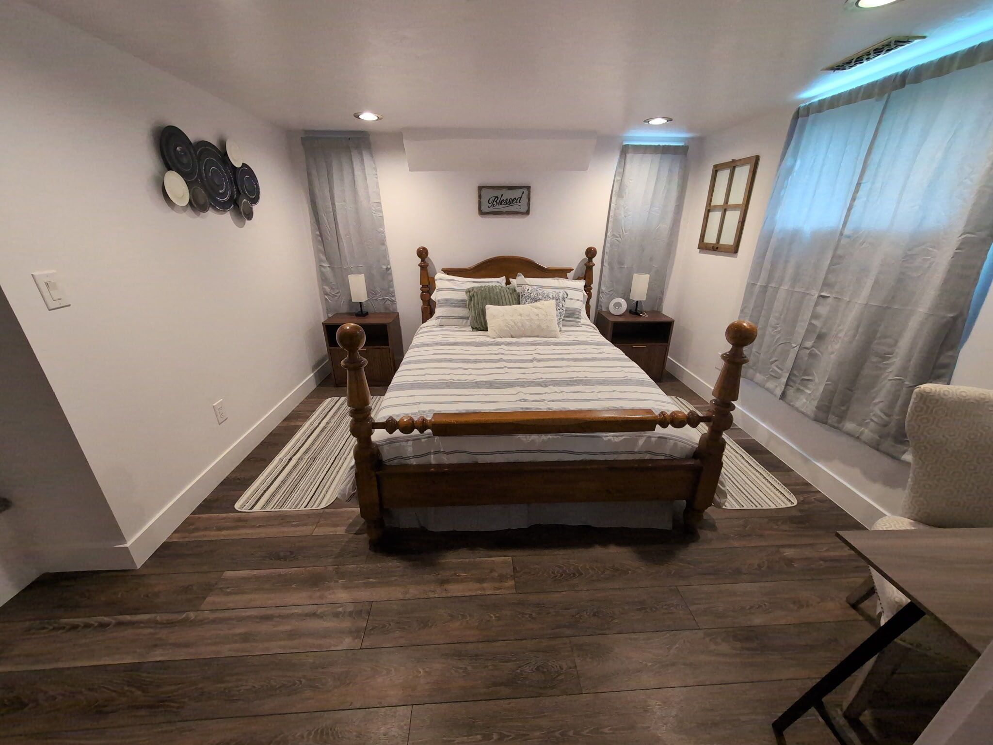 2 Schlafzimmer, Schreibtisch, Bügeleisen/Bügelbrett, Reisekinderbett