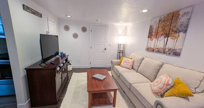 Cozy 2 bedroom downtown retreat with a full kitchen, coffee bar and more