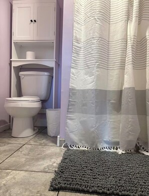 Dusche, Handtücher, Seife, Shampoo
