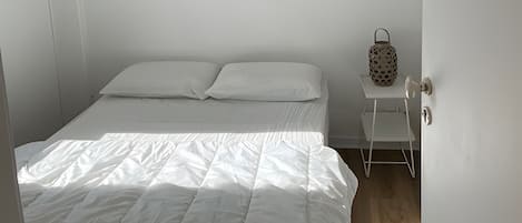 WiFi, bed sheets
