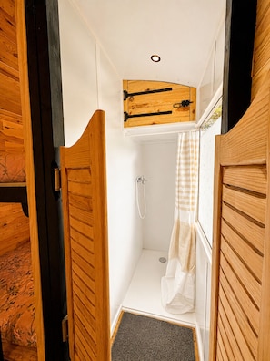 Bathroom - Vrbo Property (Mignaloux-Beauvoir)