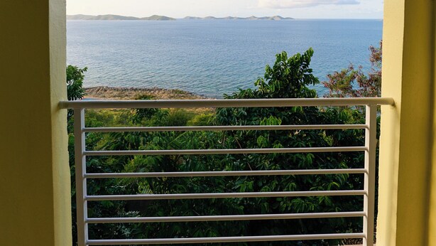 A balcony with a view of the sea and distant islands. - Haversville Canary Studio with stunning ocean views on Tortola, Virgin Islands (Tortola)