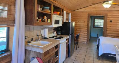 Lakefront Cabin Little Red Hen