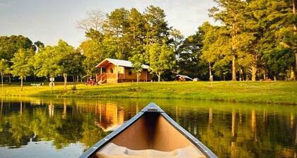 Lakefront Cabin Little Red Hen