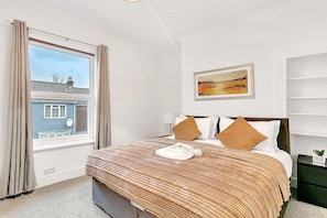 2 bedrooms, free WiFi, bed sheets - Southampton Spacious & Comfy 2-bed Home, Sleeps 5 (Southampton)