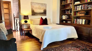 Desk, iron/ironing board, travel cot, WiFi