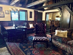 A traditional room with a wooden table, chairs, a cushioned bench, a patterned rug, and a wooden ceiling. - Tynecastle Retreat - Views, Game Room & Patio (Banner Elk)