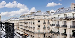 Property grounds - DISCOVER THE ELEGANCE & EXCITEMENT IN THE HEART OF PARIS'S GOLDEN TRIANGLE (Paris)
