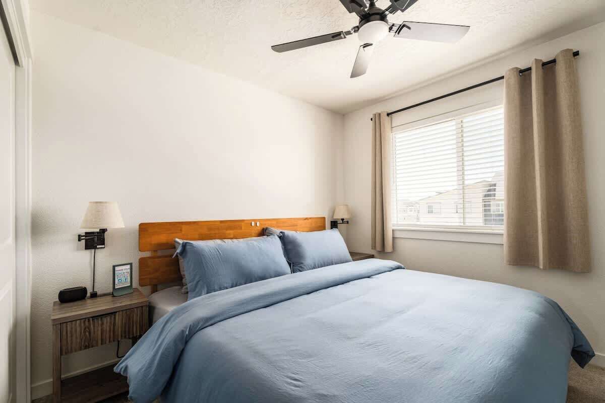 Travel cot, WiFi, bed sheets