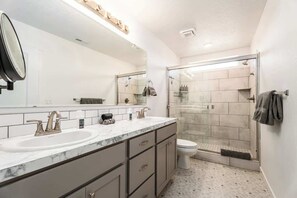 Bathroom - #StayInMyDistrict West Bench Townhome (Boise)
