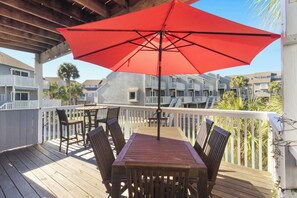 Outdoor dining - Dog-Friendly Gulf-View End Unit · Sunset Decks (Port St Joe)