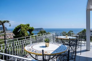 Outdoor dining - PALAZZO RIAMA AGRIRESORT (Naples)