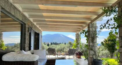 House Sleeps 6 With Private Pool