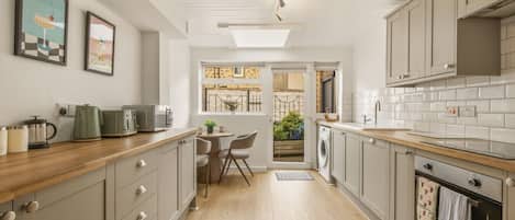 Refrigerador, microondas, horno, placa de cocina