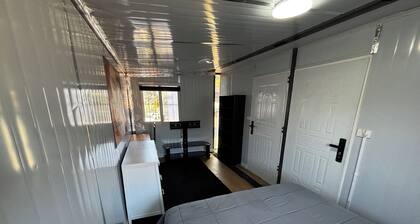 Tiny home available in Algona Pacific. Right off of 167 close to amenities.