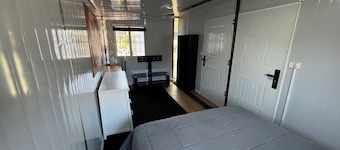 Tiny home available in Algona Pacific. Right off of 167 close to amenities.