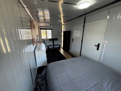 Tiny home available in Algona Pacific. Right off of 167 close to amenities.