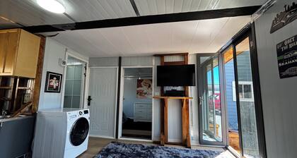 Tiny home available in Algona Pacific. Right off of 167 close to amenities.