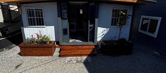 Tiny home available in Algona Pacific. Right off of 167 close to amenities.