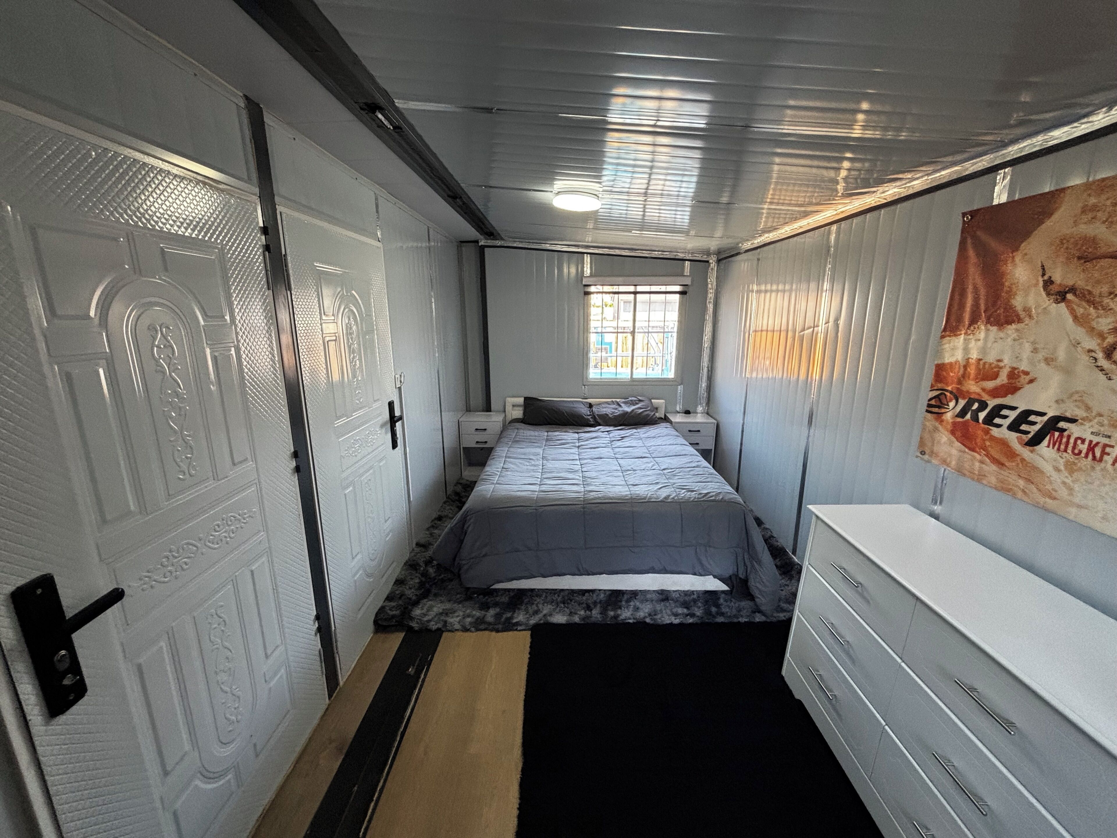 WiFi, bed sheets