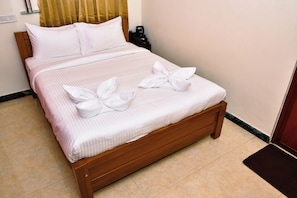 Standard Room | Desk, free WiFi - Coral Shelters Ponmeni (Madurai)