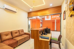 Lobby - Hotel Beverly Residency (Nileshwar)