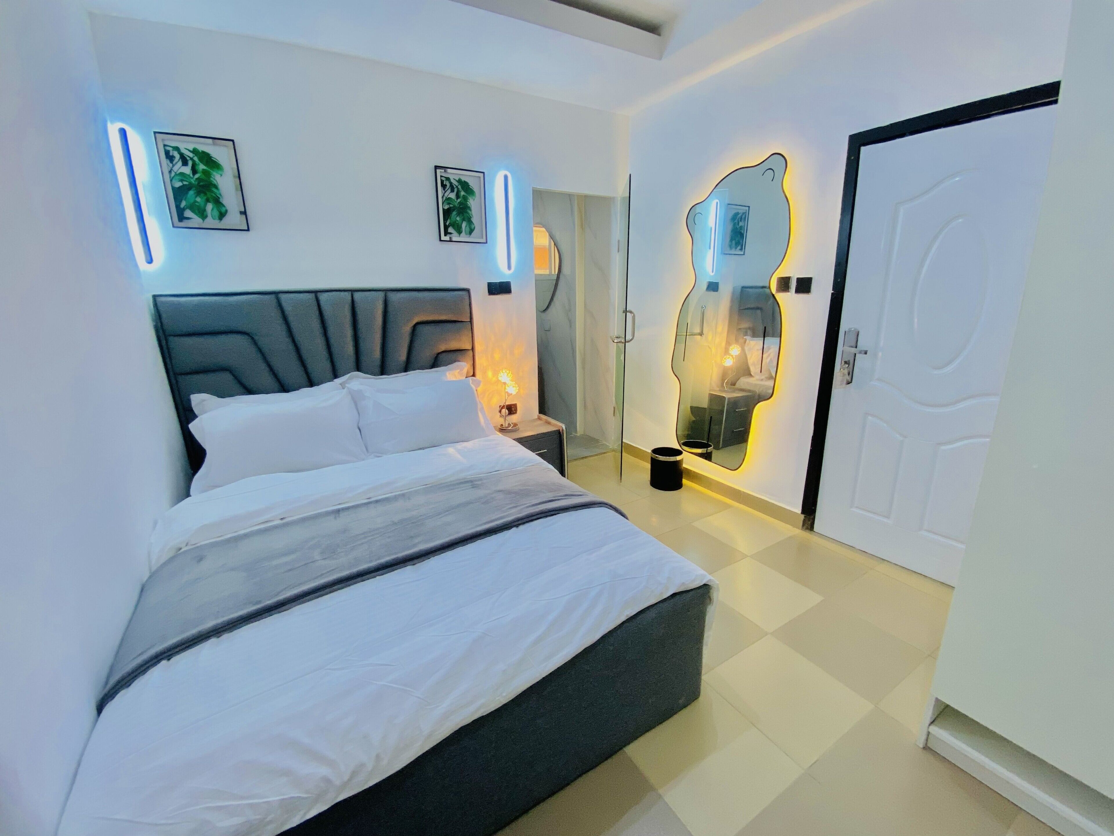 Deluxe Apartment | Iron/ironing board, free WiFi