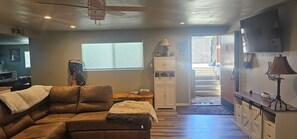 Living area - Spacious 3-bedroom apartment in tranquil Craig with AC (Craig)