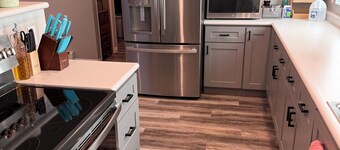 Spacious 3-bedroom apartment in tranquil Craig with AC