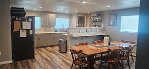Dining - Spacious 3-bedroom apartment in tranquil Craig with AC (Craig)