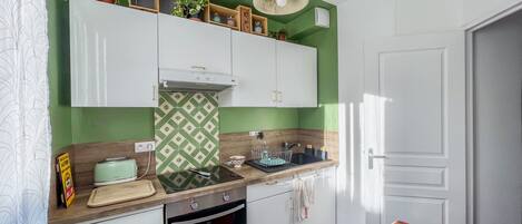Fridge, oven