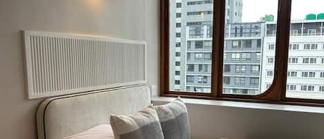 Iron/ironing board, internet, bed sheets