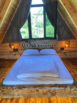 Cortinas blackout, tabla de planchar con plancha y wifi gratis 