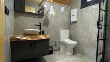 Deluxe Bungalow, Balcony, Sea View | Bathroom | Free toiletries, towels, soap, shampoo