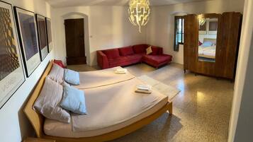 4 camere, accesso a Internet, lenzuola