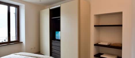 Iron/ironing board