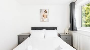 2 bedrooms, iron/ironing board, free WiFi, bed sheets