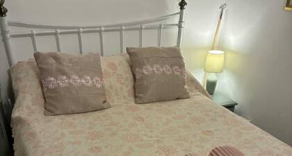 Clease Cottage a delightful one bedroom cottage. Dogs welcome.