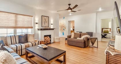 Centrally Located Spacious 3BR Storybook Cottage on Sayles Blvd