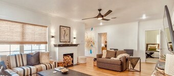 Centrally Located Spacious 3BR Storybook Cottage on Sayles Blvd