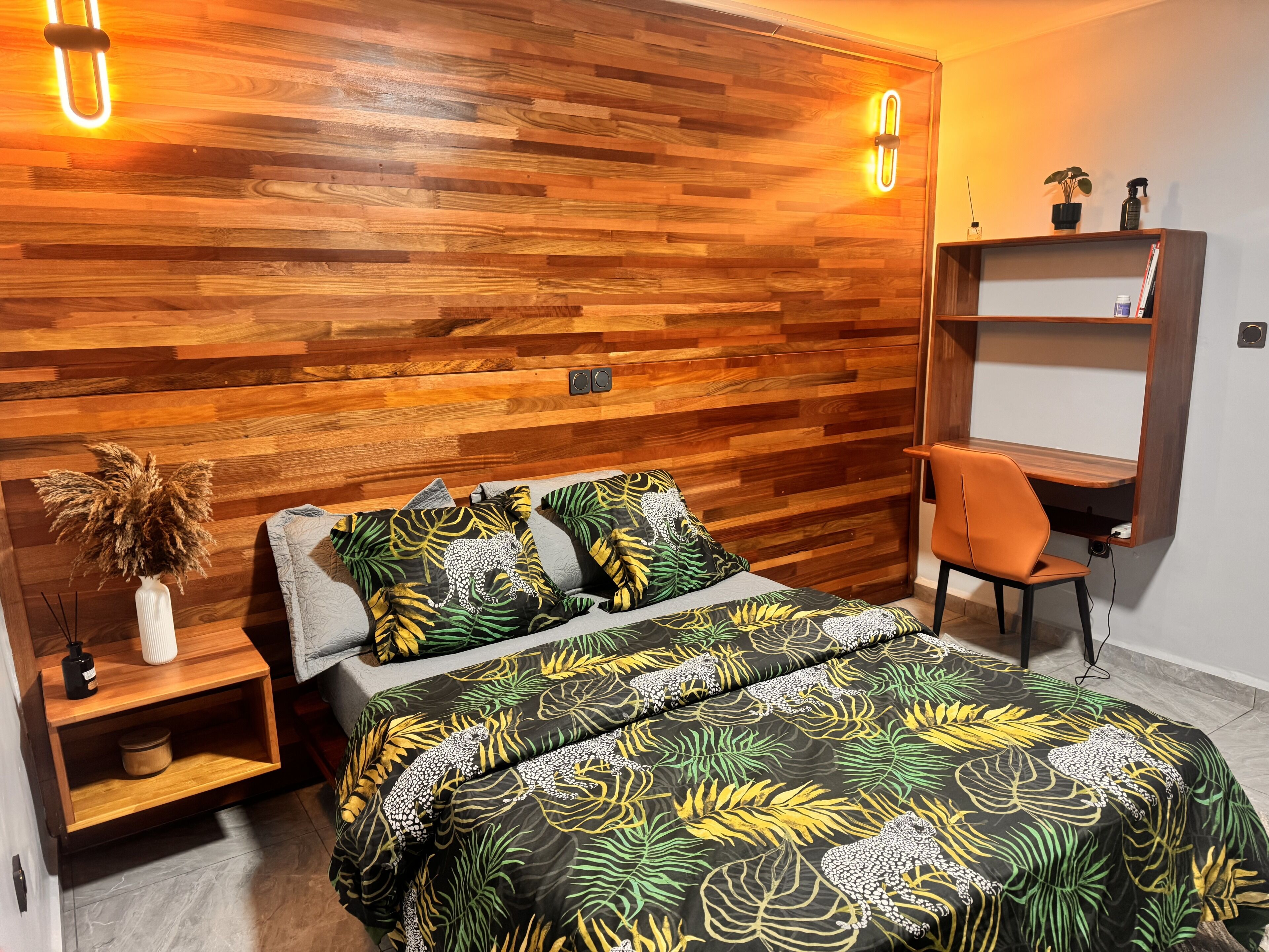 1 bedroom, iron/ironing board, internet, bed sheets