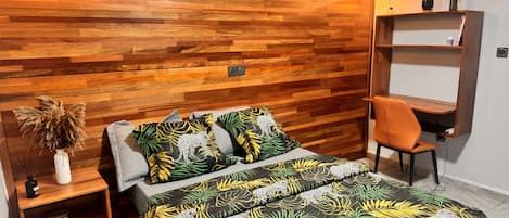 1 bedroom, iron/ironing board, internet, bed sheets