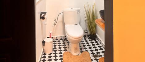 Bruser, bidet, håndklæder, Sæbe