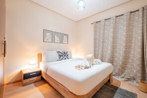 Bügeleisen/Bügelbrett, Reisekinderbett, WLAN