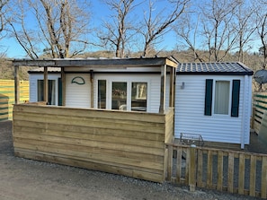 Terrace/patio - 2-Bedroom Mobile Home in the Heart of Nature (Quimper)