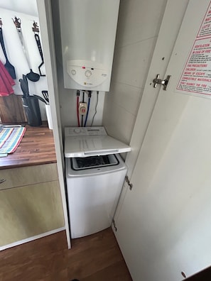 Interior - 2-Bedroom Mobile Home in the Heart of Nature (Quimper)