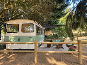 Outdoor dining - Vrbo Property (Mignaloux-Beauvoir)