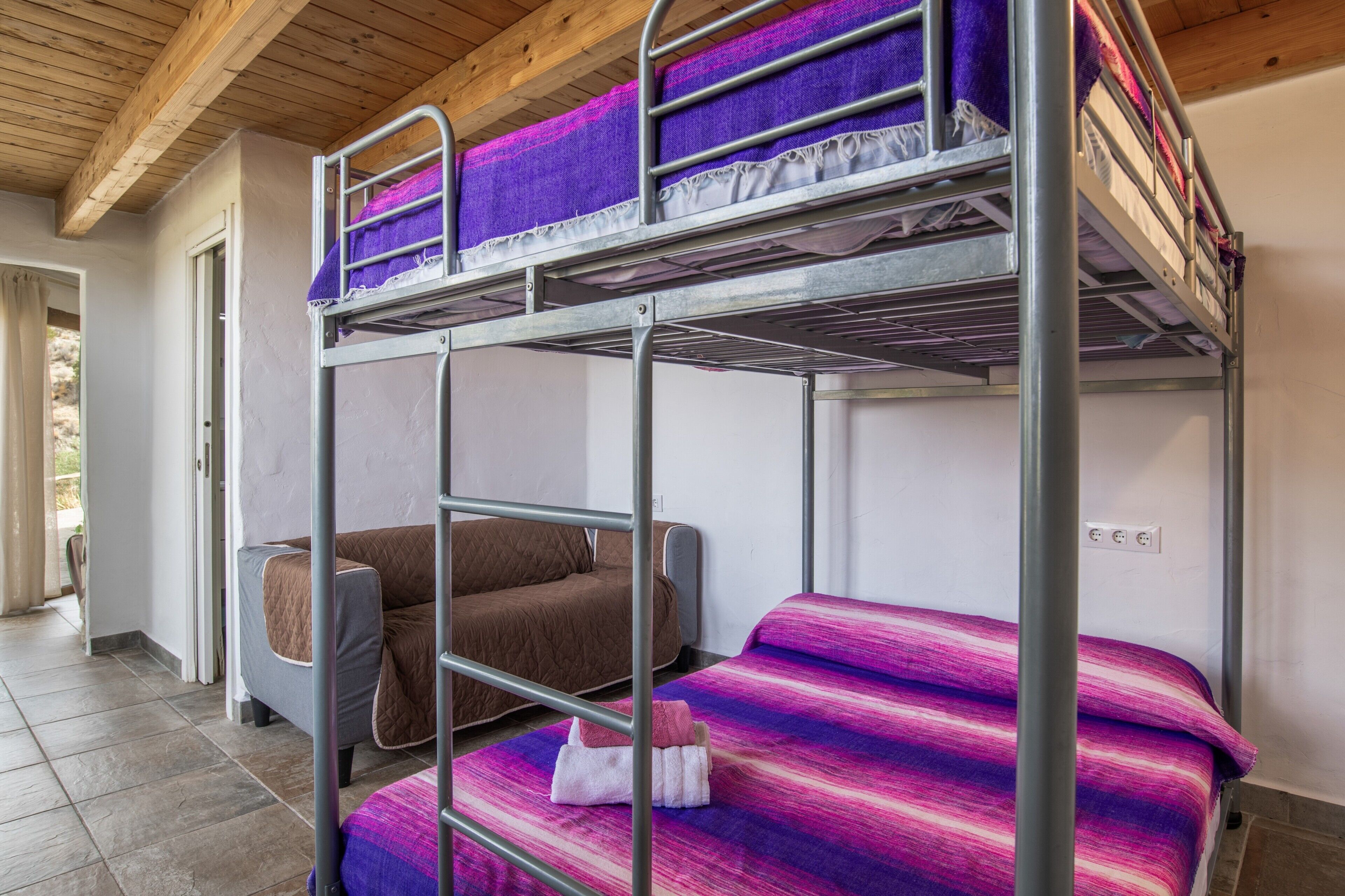 4 dormitorios, tabla de planchar con plancha, wifi y ropa de cama