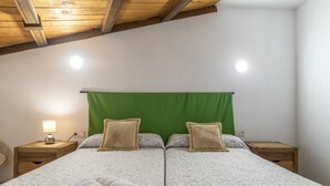 4 chambres, fer et planche à repasser, Wi-Fi, literie fournie